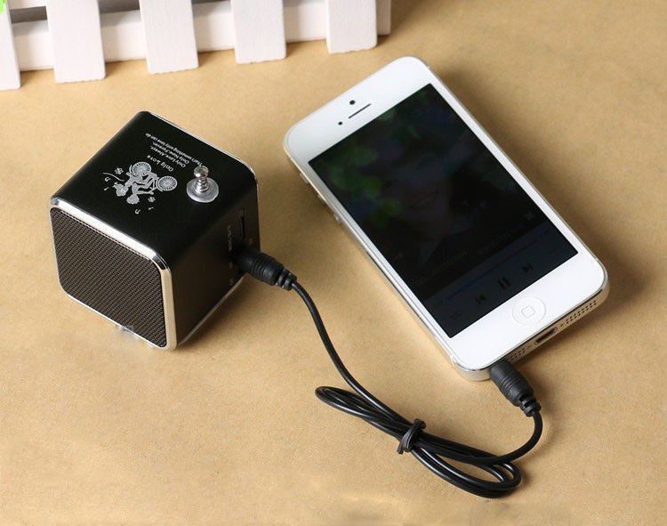 Портативний MP3 плеєр із Bluetooth та FM радіо, підтримка microSD (0524) 0524 фото
